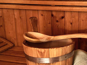 Spa-Bereich mit Whirlpool und Sauna